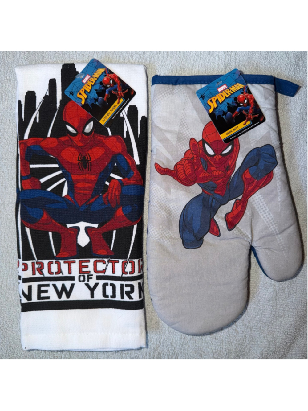 NWT Best Brands Marvel Spider-Man Kitchen Dish Towel & Oven Pot Mitt Set